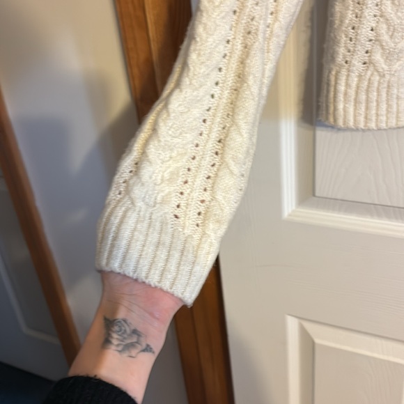 AE Cable knit Cardigan - Picture 4 of 6